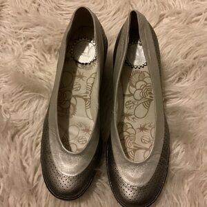 FLY Wedge Stylish Silver cream  Shoes size 38(71/2-8)